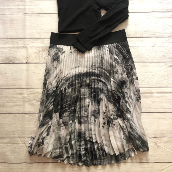Apt. 9 Pleated Skirt Size Medium - Picture 2 of 3